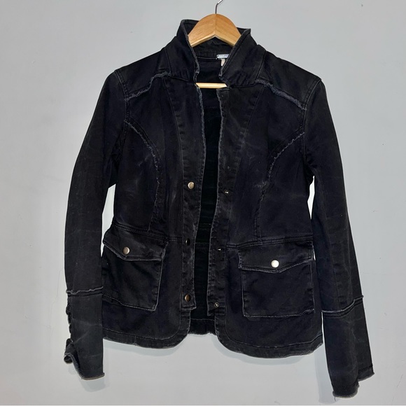 Free People Jackets & Blazers - FREE PEOPLE Ruffled Black Boho Jacket sz S
